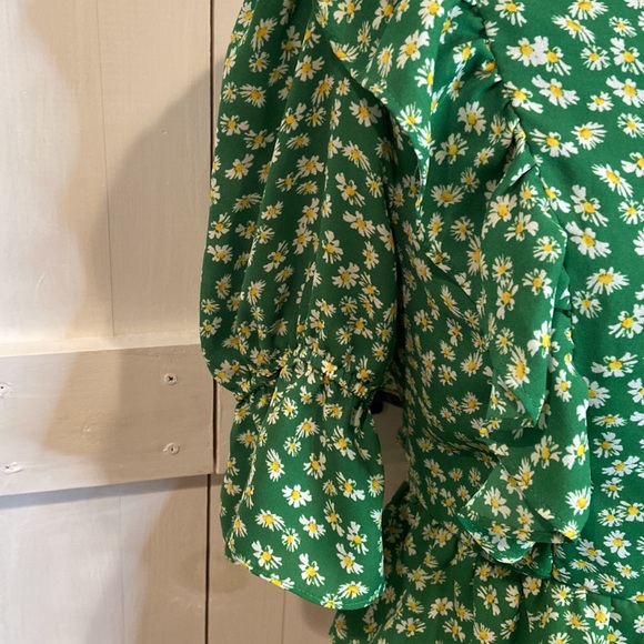 Wayf Green Floral Wraparound Dainty Ruffled Blouse - Picture 4 of 8